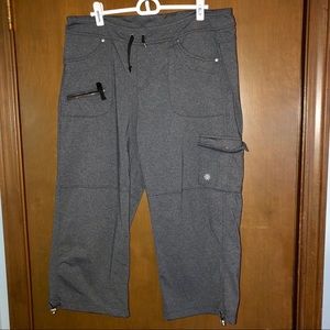 Athleta Cargo Capris